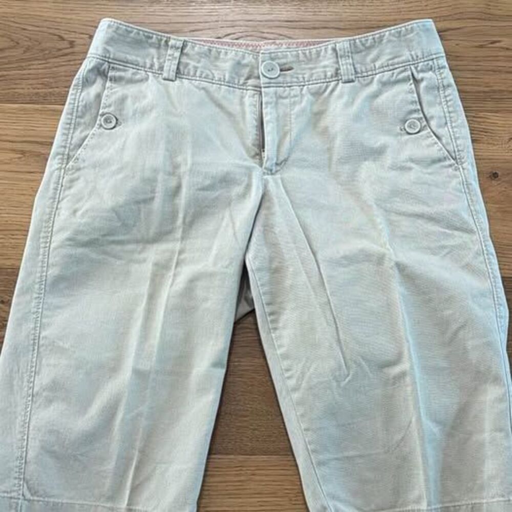 Dockers Women's Bermuda Shorts Size 6 Khaki Cotton Stretch Classic Chino